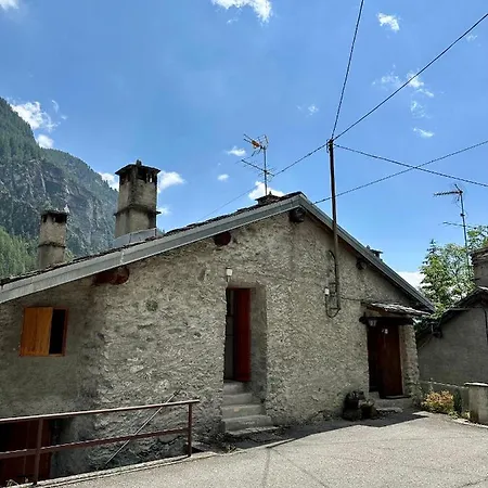 Dağ evi Cozy Chalet With Mountain Views In Ussin, Valtourneche, Parking Chamois