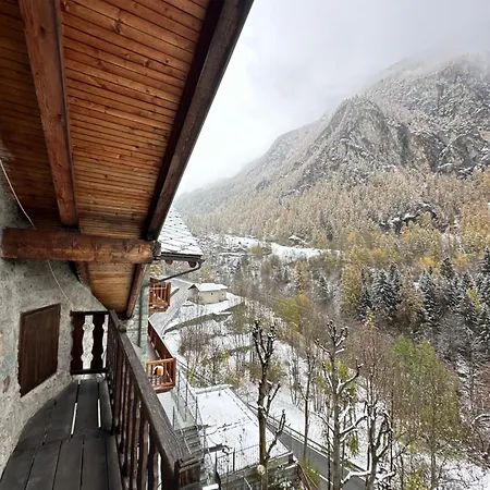 Cozy Chalet With Mountain Views In Ussin, Valtourneche, Parking