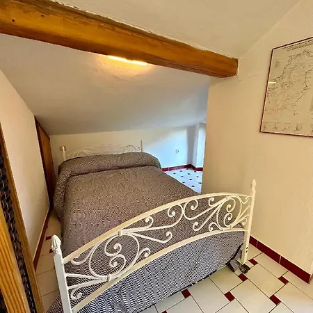 Cozy Chalet With Mountain Views In Ussin, Valtourneche, Parking Chalet
